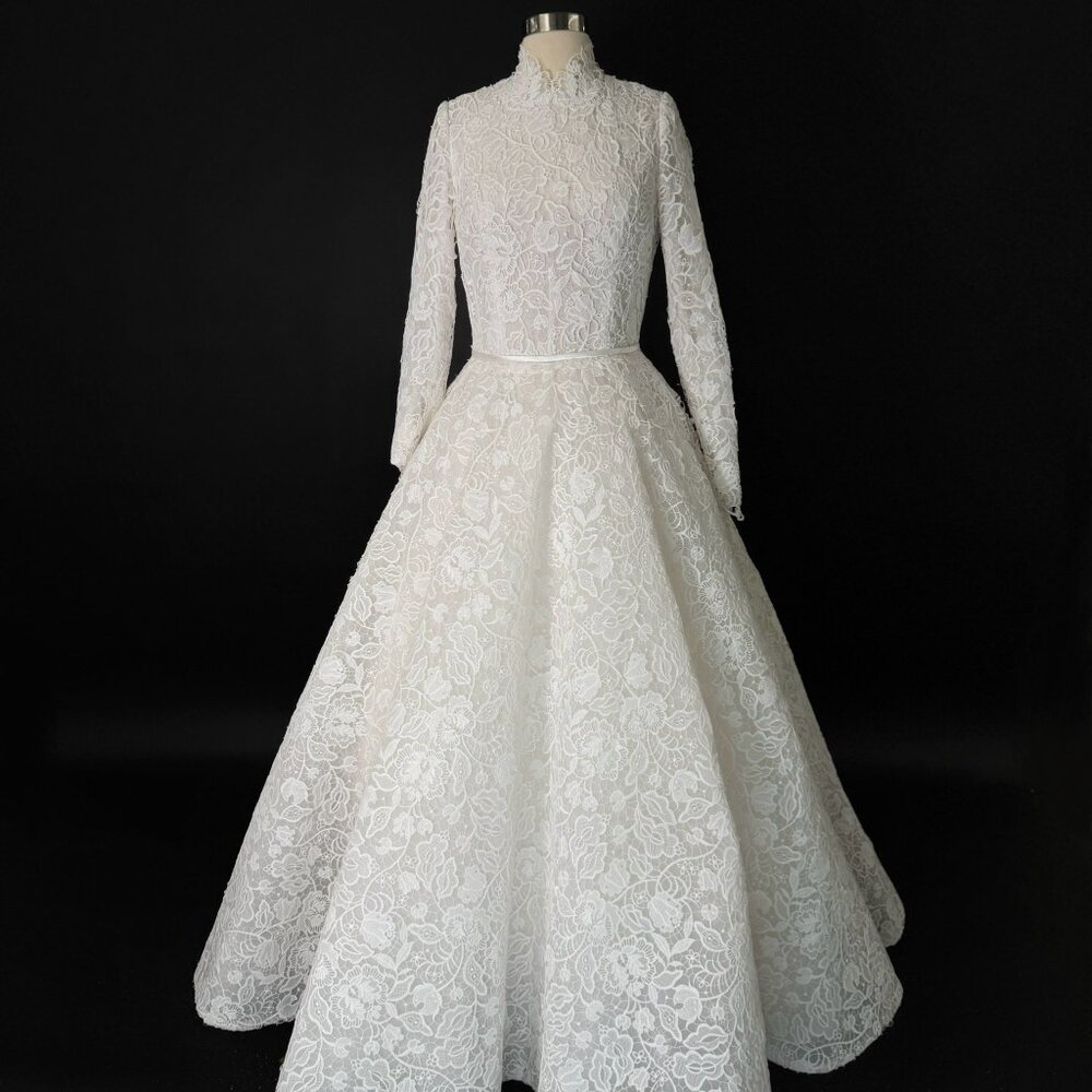 Preloved US6 Anna Augusta Modest Style Guipure Lace Bridal Gown